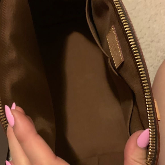 Louis Vuitton - Picture 4 of 5